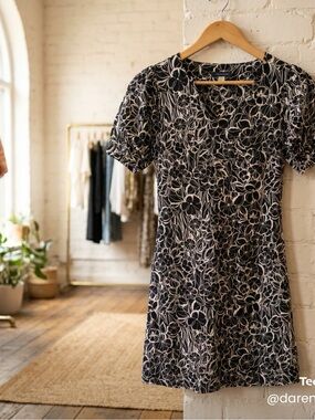 Tommy Hilfiger Blue and White Floral Short-Sleeve Dress